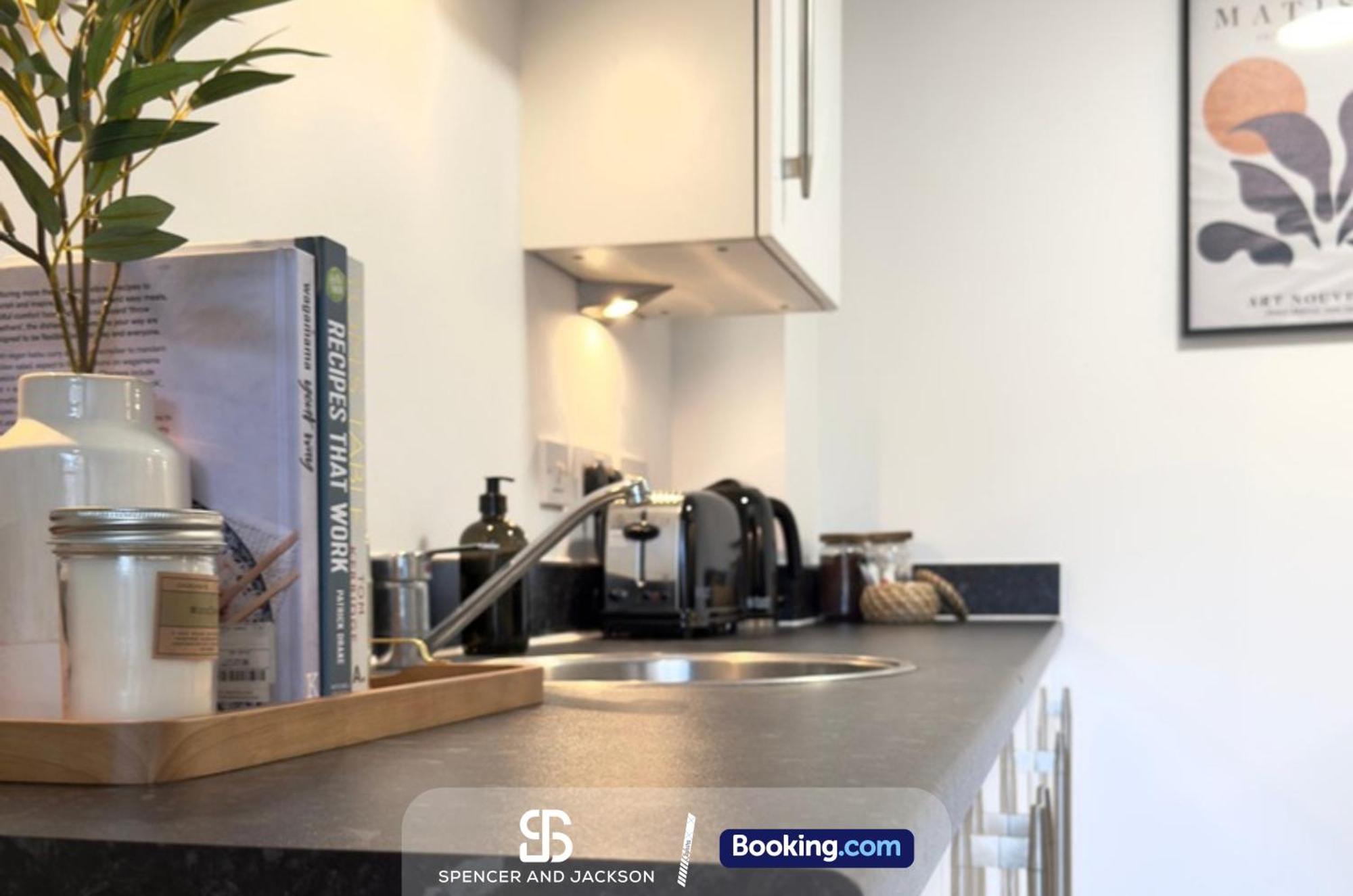 1 Bedroom City Centre Apartment Near The University And Bodleian Library By Spencer And Jackson Short Lets & Serviced Accommodation أكسفورد المظهر الخارجي الصورة
